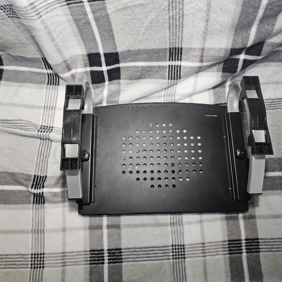 EUC - Halter Table - Picture 5 of 10